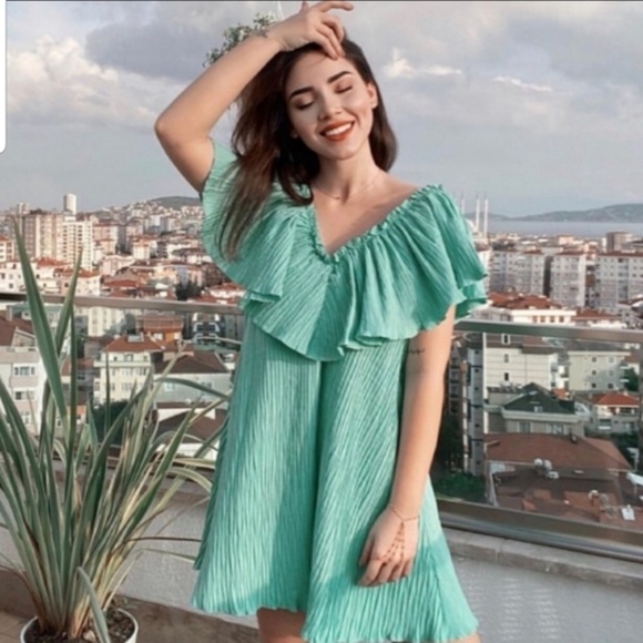 🌱 Zara Washed Green Voluminous Pleated Dress 🌱 - Picture 4 of 17